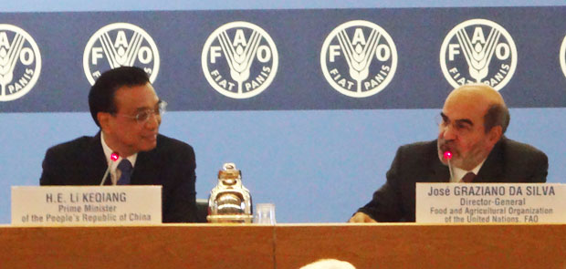 Chinese Premiere Li Keqiang (l) and FAO Director-General José Graziano da Silva (r).